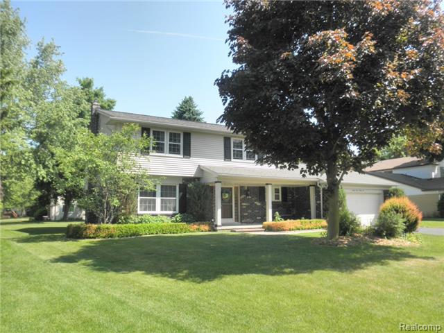 2396 Brabant St, Lake Orion, MI 48360 photo 1
