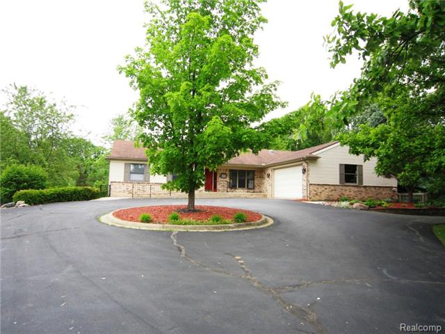 4235 Marwood Dr, Howell, MI 48855 photo 1