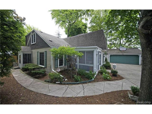 360 Carver St, Grosse Pointe, MI 48236 photo 1