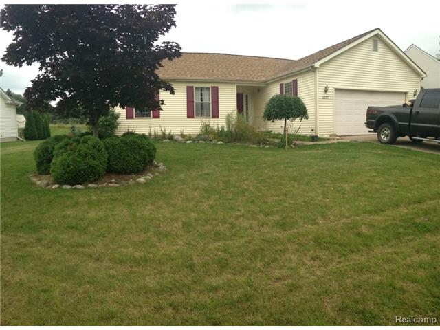 2277 Hickory Circle Dr, Howell, MI 48855 photo 1
