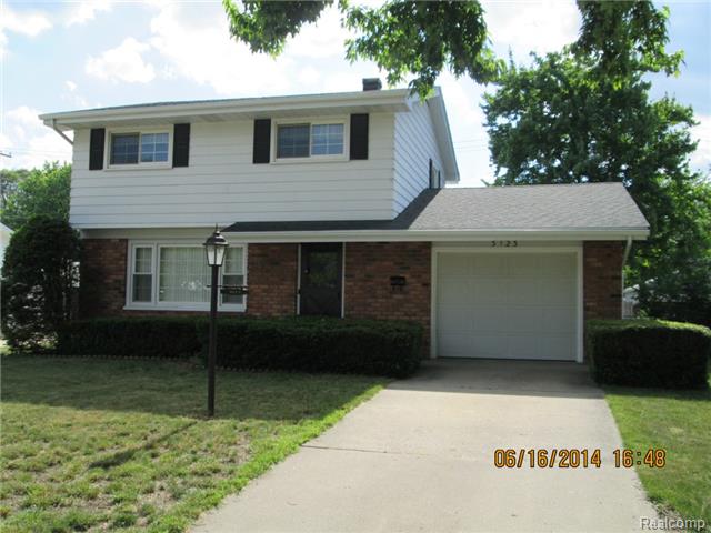 3123 Poplar St, Port Huron, MI 48060 photo 1