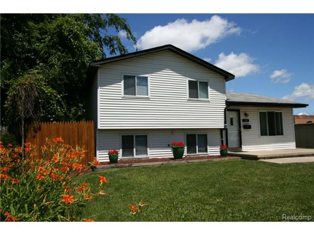 56 School Ave, Clawson, MI 48017 photo 1