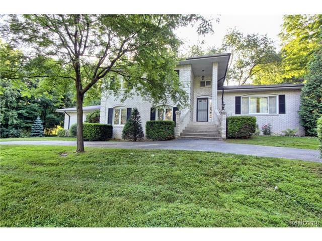 1671 Squirrel Rd, Bloomfield Hills, MI 48304 photo 1