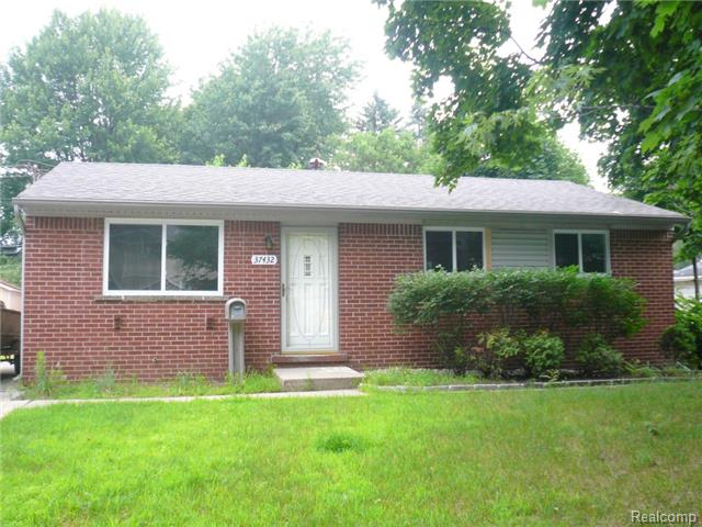 37432 Walnut St, Romulus, MI 48174 photo 1