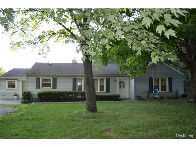 27945 Alycekay St, Farmington, MI 48334 photo 1
