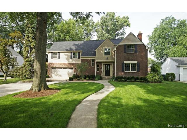 749 Lakepointe St, Grosse Pointe, MI 48230 photo 1