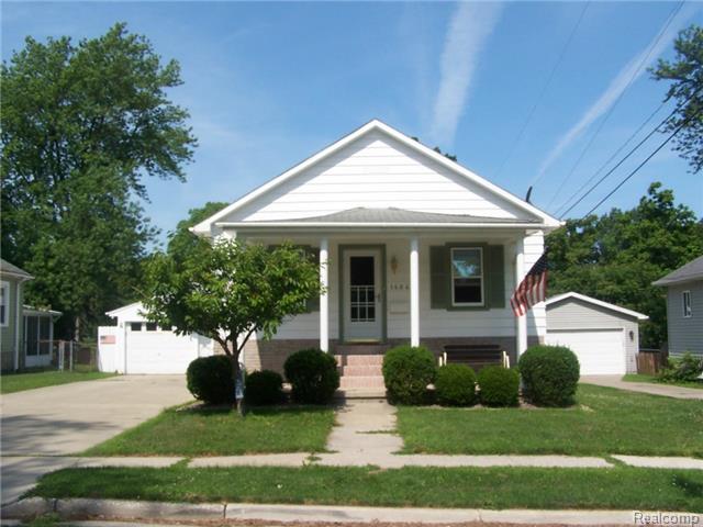 1404 Goffe St, Saint Clair, MI 48079 photo 1