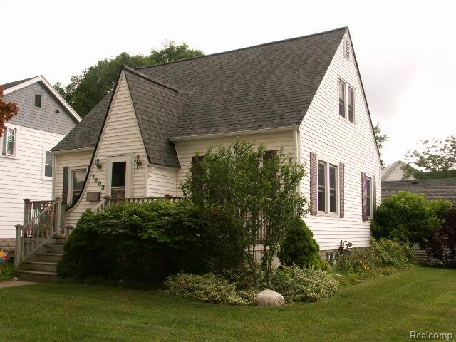 1303 18th St, Port Huron, MI 48060 photo 1