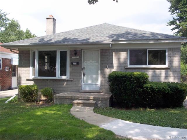 738 Crest St, Mount Clemens, MI 48043 photo 1