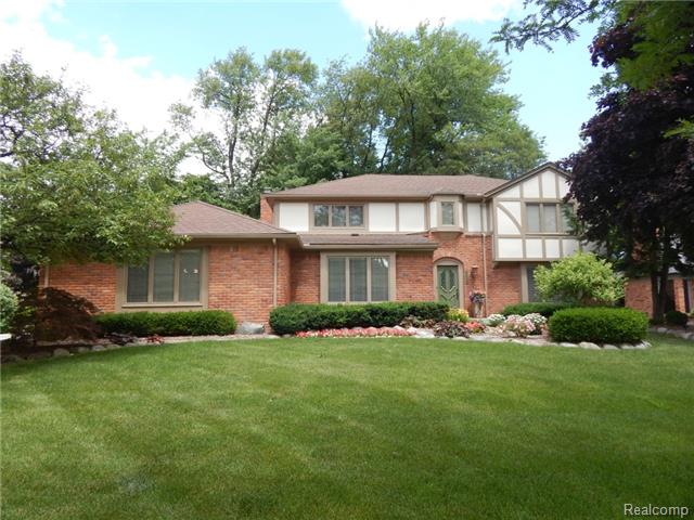 2236 Red Maple Dr, Troy, MI 48098 photo 1