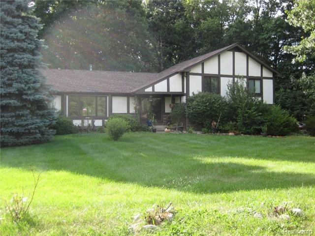 4263 Timberview Dr, Howell, MI 48843 photo 1