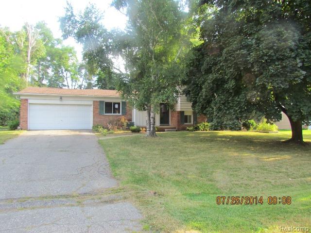 301 Douglas Dr, Bloomfield Hills, MI 48304 photo 1
