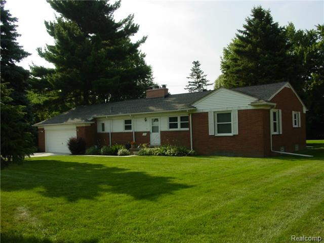 154 Lesdale Dr, Troy, MI 48085 photo 1