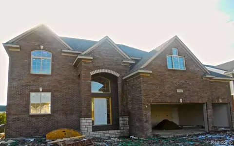 21982 Waycross Dr, Macomb, MI 48044 photo 1