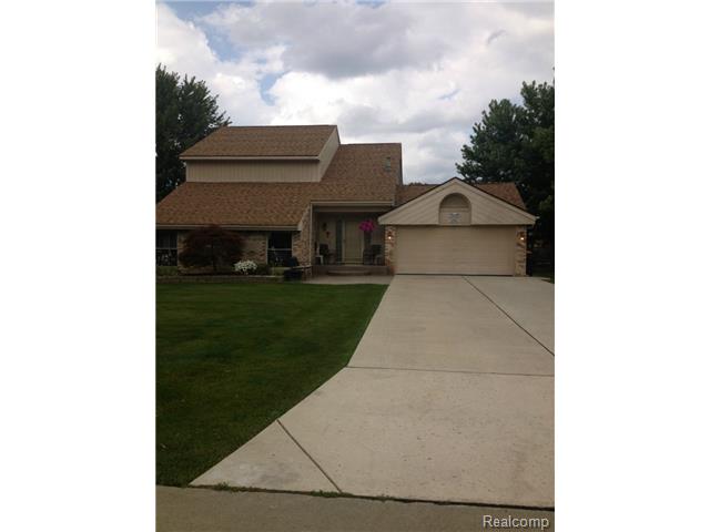 30152 Southampton Ln, Farmington, MI 48331 photo 1