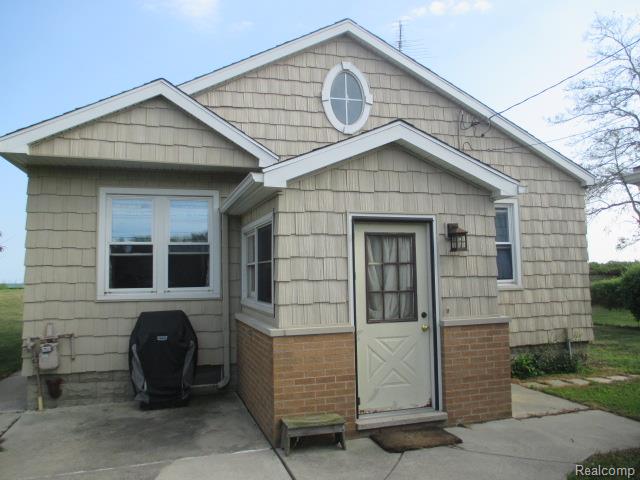 7880 Lakeshore Dr, Newport, MI 48166 photo 1