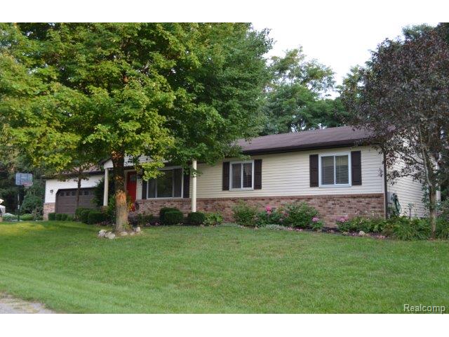 2886 Macomb St, Pinckney, MI 48169 photo 1