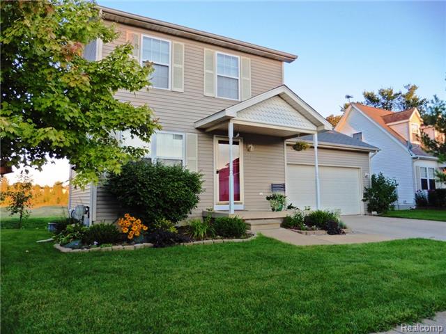 726 Pinegate Dr, Fowlerville, MI 48836 photo 1