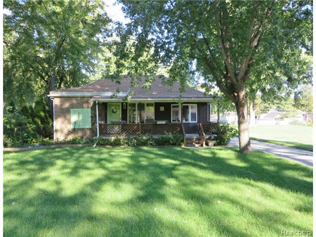 30034 Maison St, Saint Clair Shores, MI 48082 photo 1