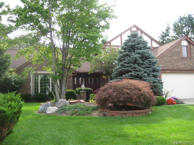 4591 Bentley Dr, Troy, MI 48098 photo 1