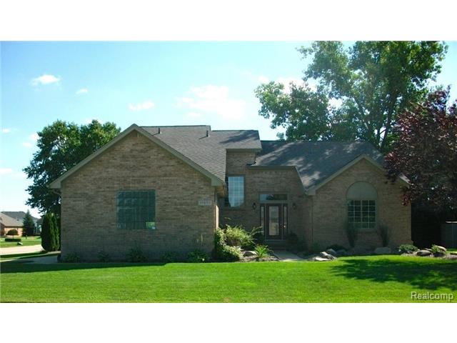 19570 Gloria Dr, Macomb, MI 48044 photo 1