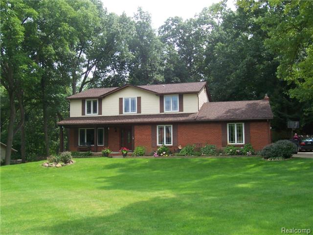 5735 Becker Dr, Rochester, MI 48306 photo 1