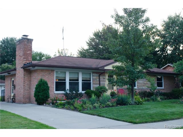 25328 Saint Christopher St, Harrison Township, MI 48045 photo 1