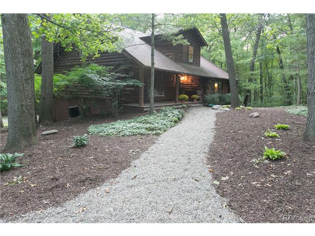 8082 Winans Lake Rd, Brighton, MI 48116 photo 1