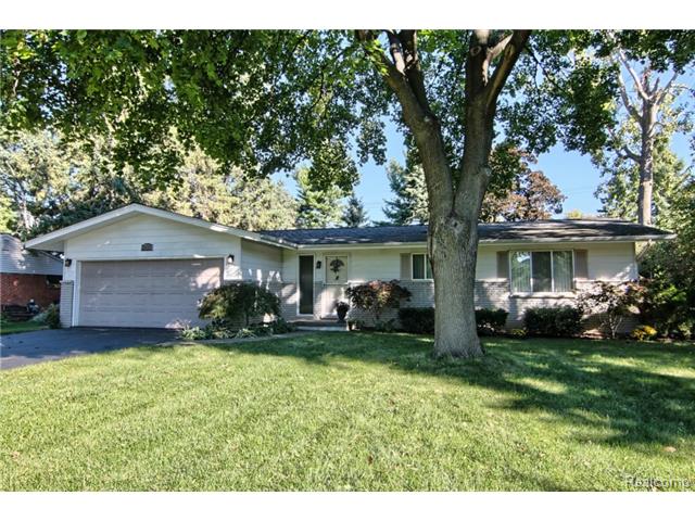 2426 W Square Lake Rd, West Bloomfield, MI 48324 photo 1