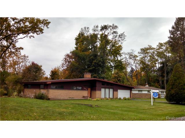 2411 Pineview, West Bloomfield, MI 48324 photo 1