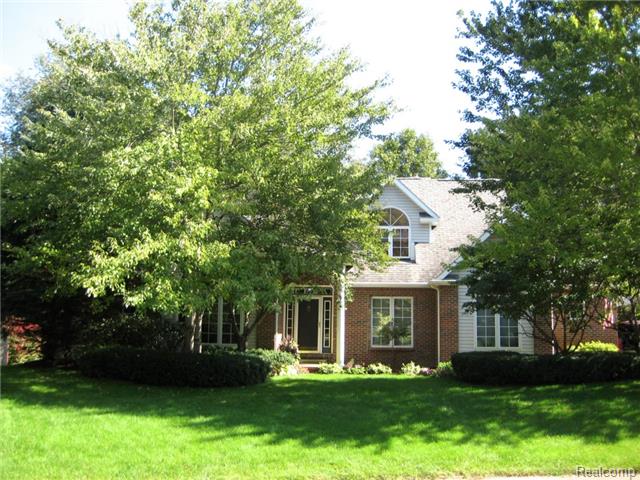 7024 Autumn Wood Dr, Brighton, MI 48116 photo 1