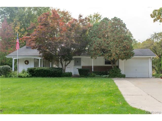 29659 Rock Creek Dr, Southfield, MI 48076 photo 1