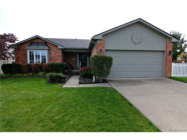 44215 Candlewood Dr, Canton, MI 48187 photo 1