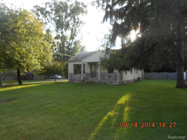 21025 Whitlock St, Farmington, MI 48336 photo 1