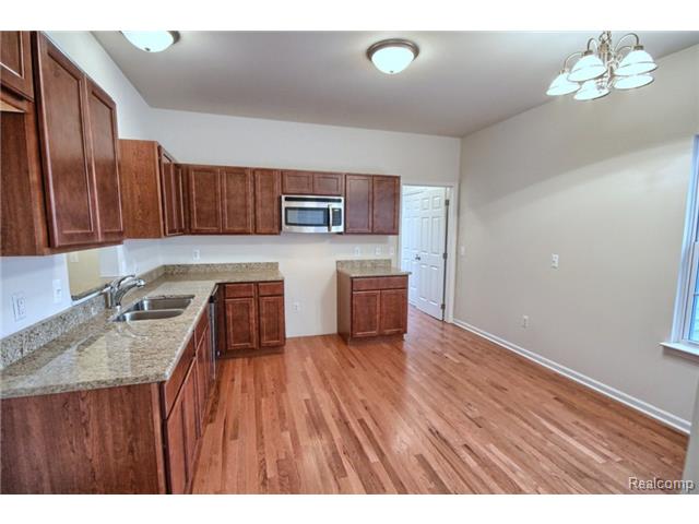 3439 Grove Ln, Auburn Hills, MI 48326 photo 1