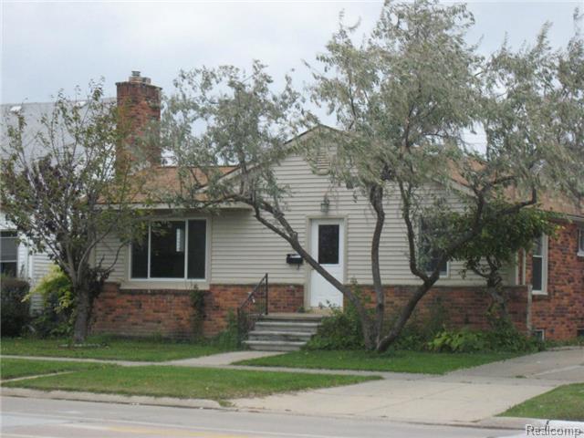 2130 Oak St, Wyandotte, MI 48192 photo 1