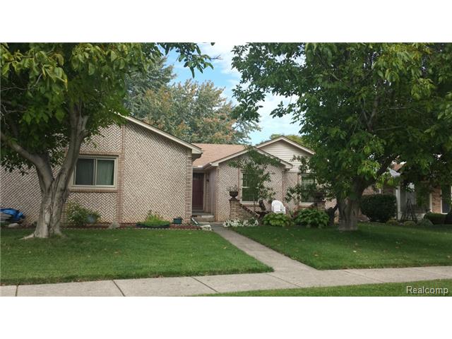 47352 Blossom Ln, Macomb, MI 48044 photo 1