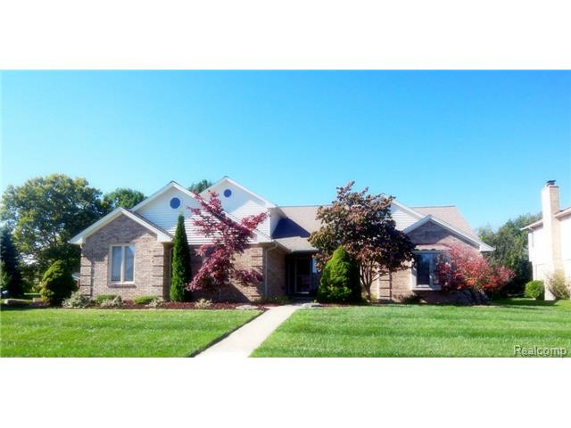 5841 Ruby Dr, Troy, MI 48085 photo 1