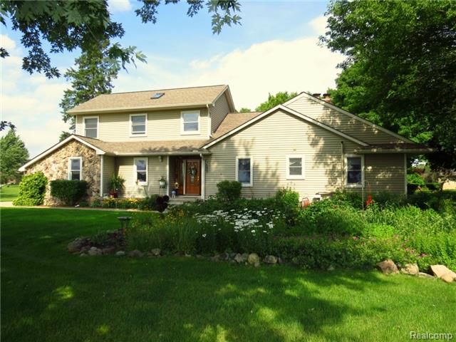 9945 Calla Dr, South Lyon, MI 48178 photo 1
