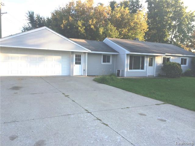 1066 Lynsue Ln, Waterford, MI 48327 photo 1