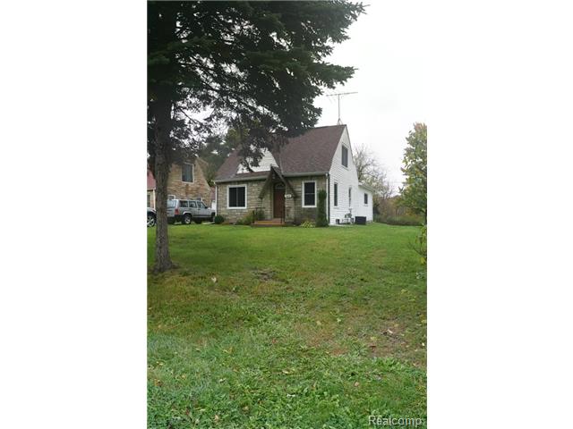 3614 Saint Marys St, Auburn Hills, MI 48326 photo 1