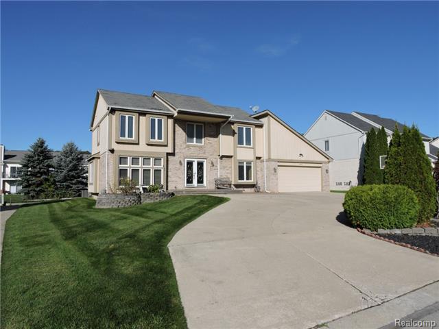 30295 Kingsway Dr, Farmington, MI 48331 photo 1