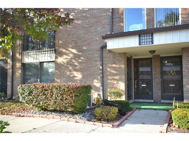 18222 University Park Dr, Livonia, MI 48152 photo 1