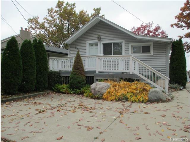 588 Heights Rd, Lake Orion, MI 48362 photo 1