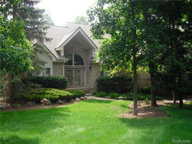 1634 Hidden Valley Dr, Milford, MI 48380 photo 1