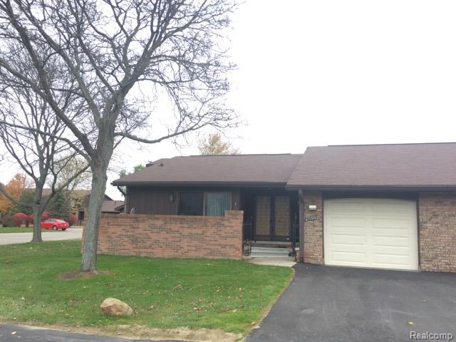 27198 Cumberland Ct, Southfield, MI 48033 photo 1