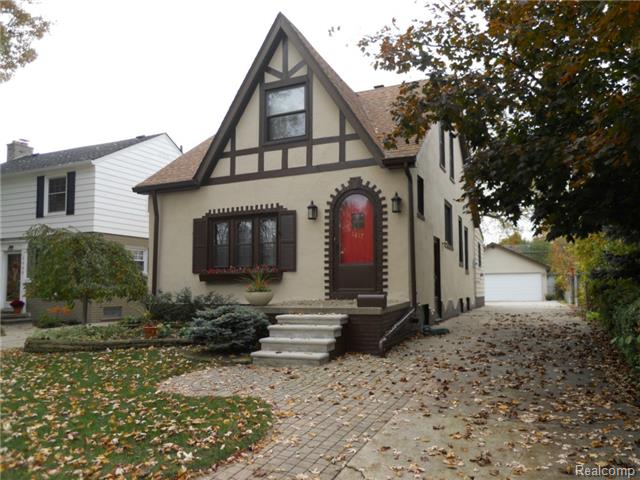 1617 Roslyn Rd, Grosse Pointe, MI 48236 photo 1