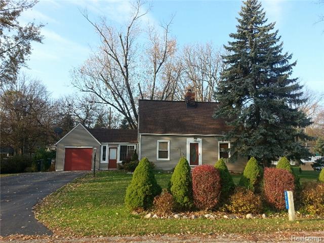 2727 Chadwick Dr, Waterford, MI 48328 photo 1