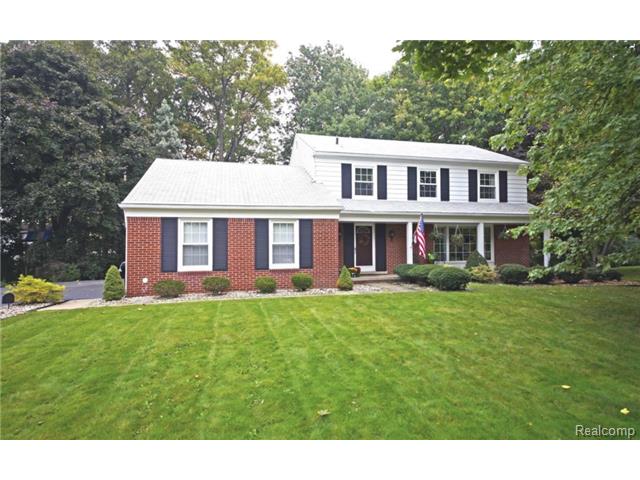 5667 Old Carriage Ln, West Bloomfield, MI 48322 photo 1