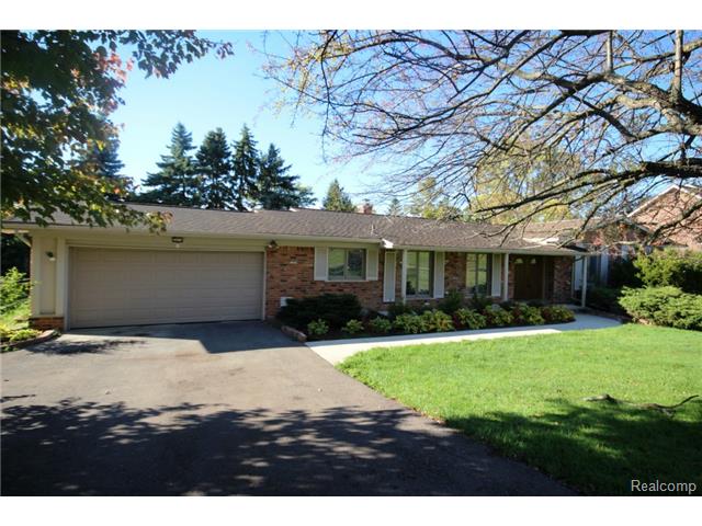 3073 Woodland Ridge Dr, West Bloomfield, MI 48323 photo 1